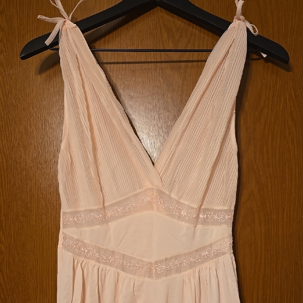 Elegant Pink vintage full length nightgown. Size small
